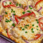 Hähnchen-Auflauf mit Paprika und Schmand-Soße