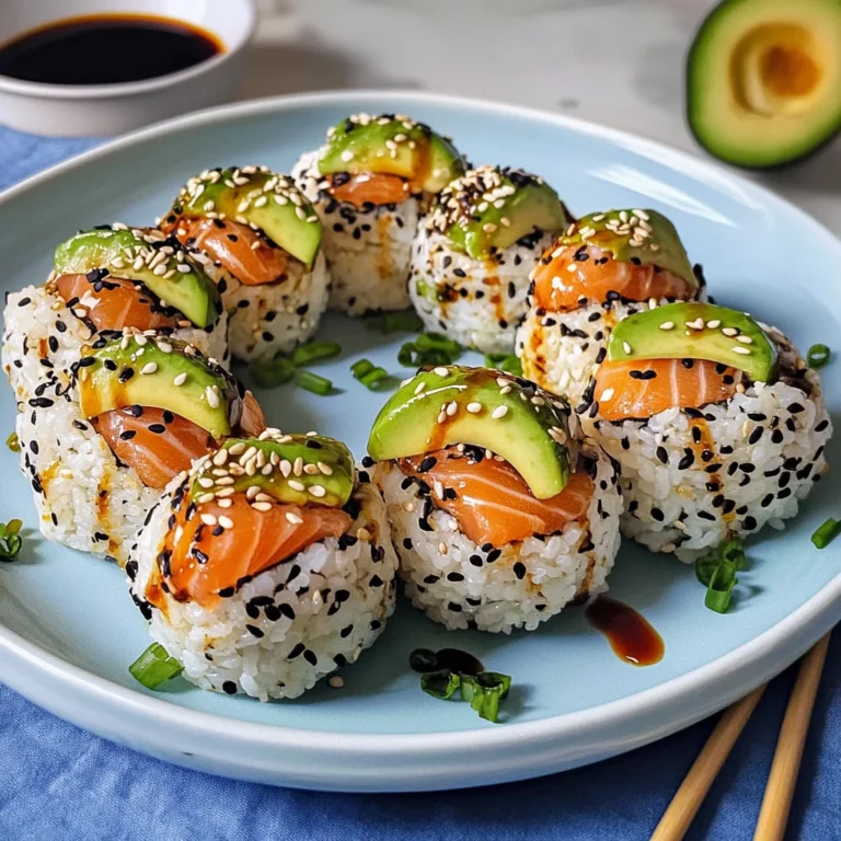 Sushi-Reisbällchen mit Lachs und Avocado